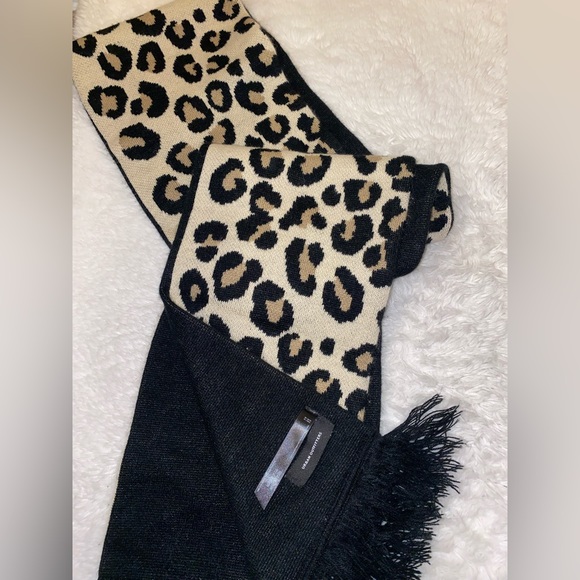 Urban Outfitters Scarf Cheetah 🐆 print - Picture 2 of 5